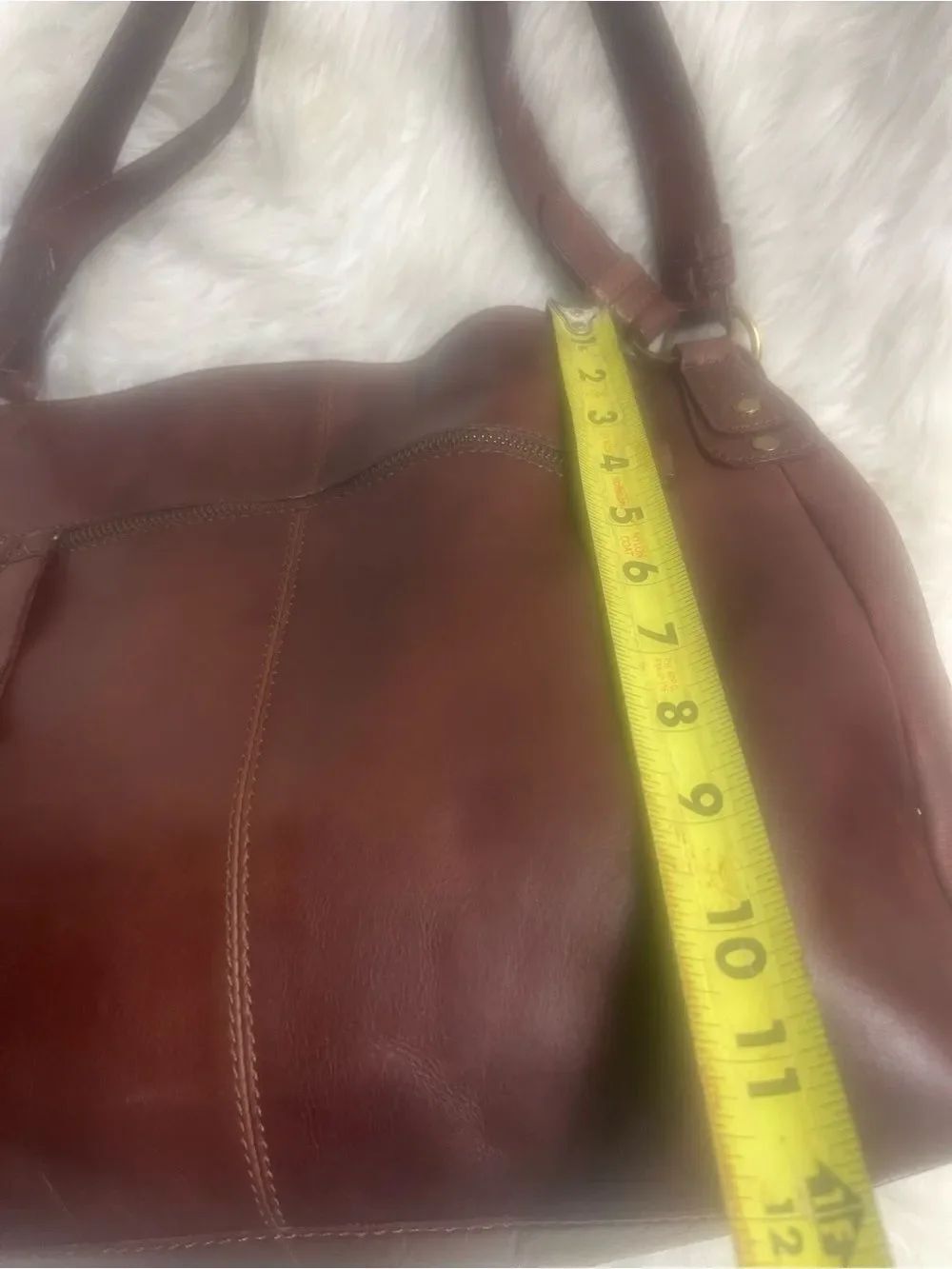 Bolo Leather Brown Medium Shoulder Bag gold tone hardwares. - Picture 7 of 14